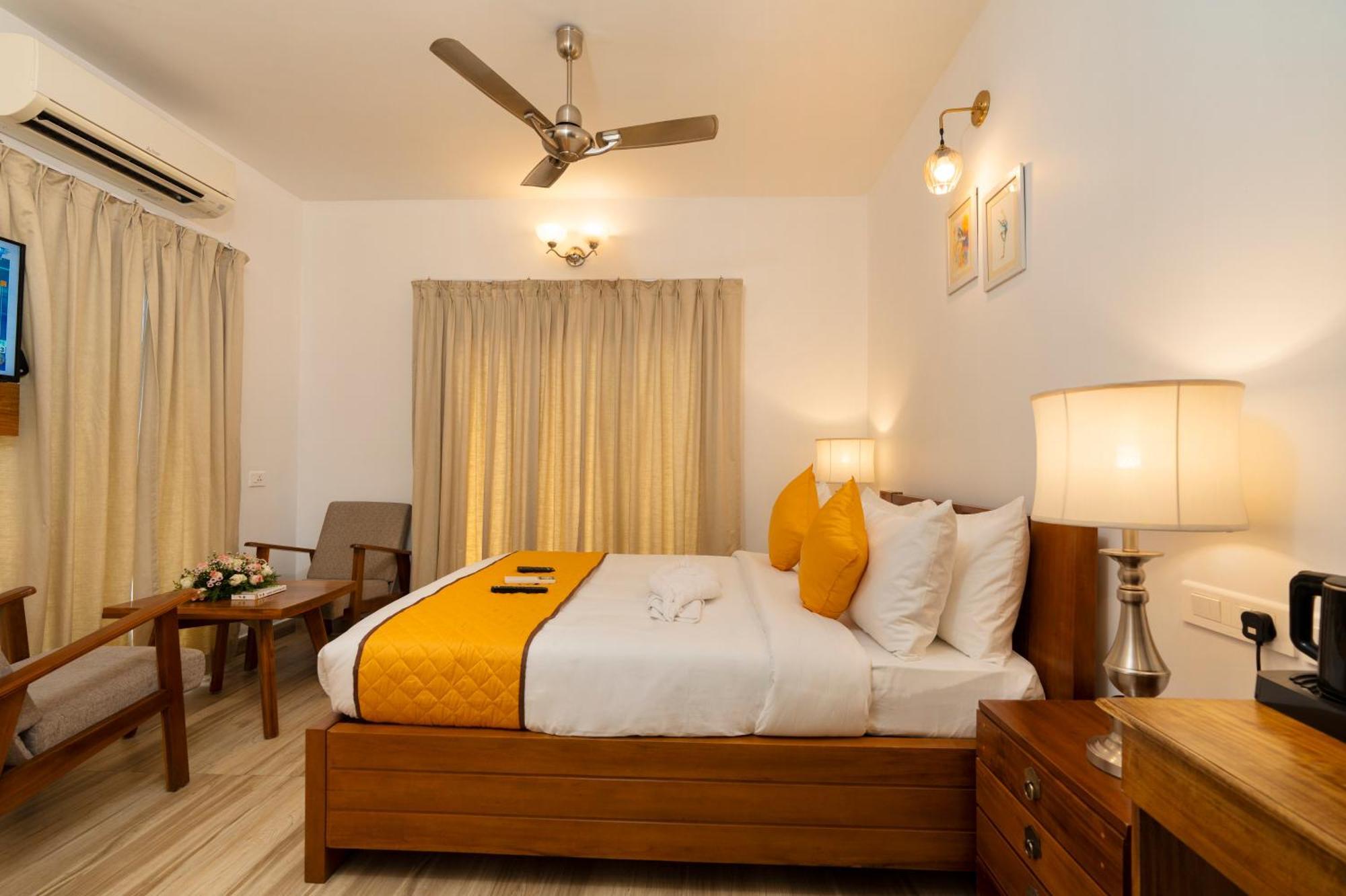 Solo Inn By Hawk Hospitality Kochi Exterior foto